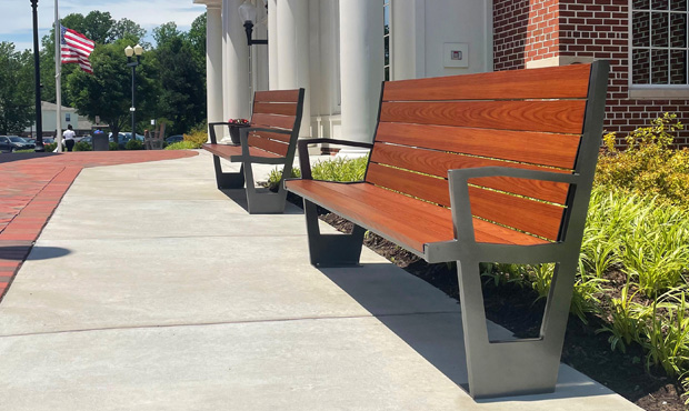 Picture of Wood Grain Aluminum Creekview Benches