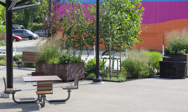 Picture of Keystone Ridge Creekview Table and Dual Litter In a Park